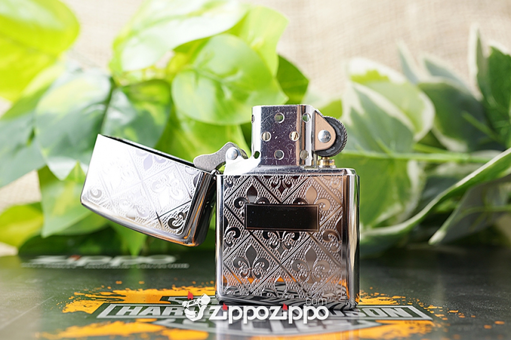 Zippo Màu Bạc Khắc Hoa Văn Hình Tứ Giác (260)