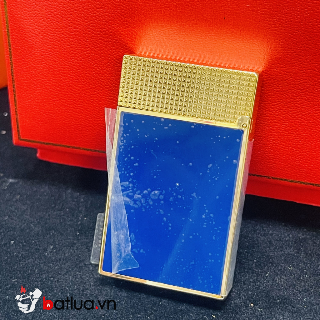 Bật lửa S.T. Dupont Ligne 2 Ferrari Xanh Men – Vỏ Vàng Guilloché