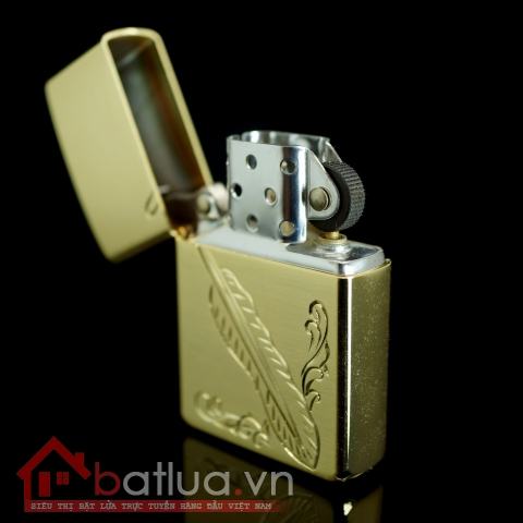 Bật lửa dạng Zippo Zorro in hoa văn lông vũ giàu đậm chất nghệ thuật