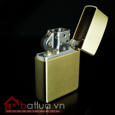 Bật lửa dạng Zippo Zorro in hoa văn lông vũ giàu đậm chất nghệ thuật