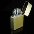 Bật lửa dạng Zippo Zorro in hoa văn lông vũ giàu đậm chất nghệ thuật