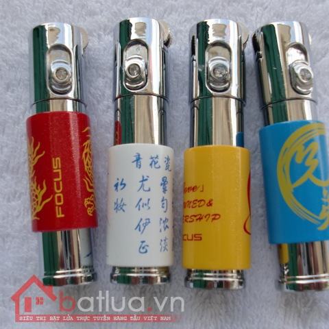 Bật lửa đánh đá lửa khò bọc bởi các hình đẹp mắt FOCUS