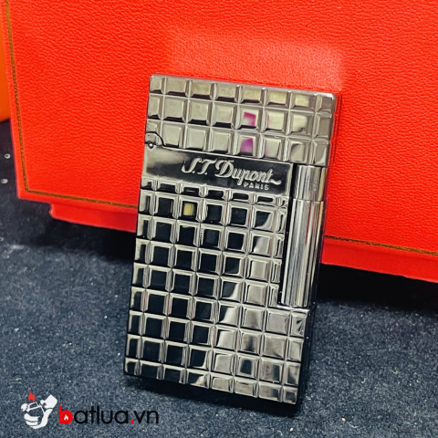 Bật lửa S.T. Dupont Ligne 2 Đen Ánh Kim Guilloché – Vân Ô Vuông Cổ Điển
