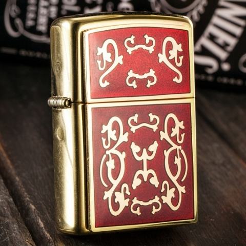 Bật lửa Zippo khắc hoa văn nền đỏ