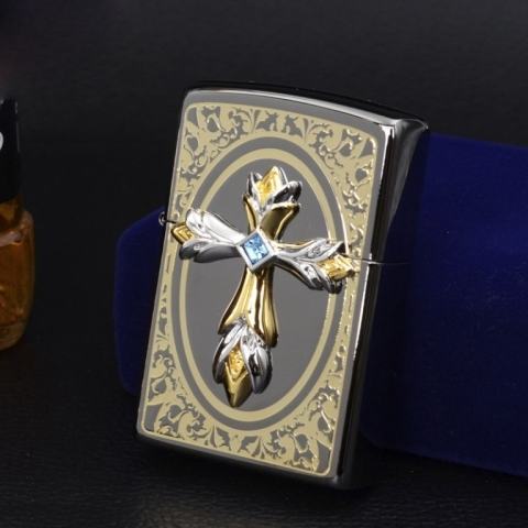 Bật lửa Zippo khắc nổi hình thánh giá mặt đen bóng