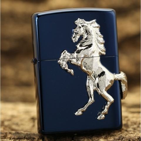 Bật lửa Zippo xanh trạm khắc ngựa bạc