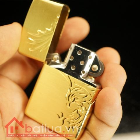 Bật lửa Zorro khắc hình chim đại bàng đang tung cánh