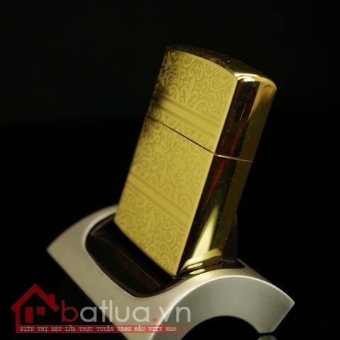 Bật lửa Star  khắc hoa văn nổi khắp bật lửa sang trọng