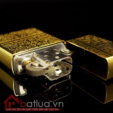 Bật lửa Star  khắc hoa văn nổi khắp bật lửa sang trọng