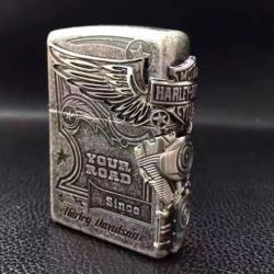 Zippo Chính Hãng Màu Bạc Cổ Hinh Động Cơ Harley Davidson Bên Sườn - Mã SP: ZPC1136