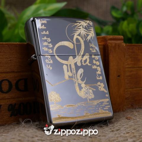 Zippo Đen Bóng Khắc Mạ Vàng Chữ Cha Mẹ