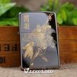 Zippo Màu Đen Bóng Khắc Quan Vân Trường Cưỡi Ngựa Mạ VÀng