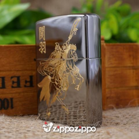 Zippo Màu Đen Bóng Khắc Quan Vân Trường Cưỡi Ngựa Mạ VÀng